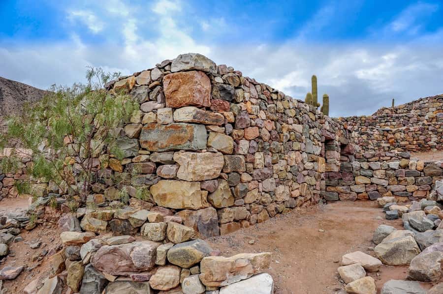 Hornocal: Tour of the 14 Colors Mountain & Humahuaca´s Gorge - Humahuaca before the 4x4 transfer