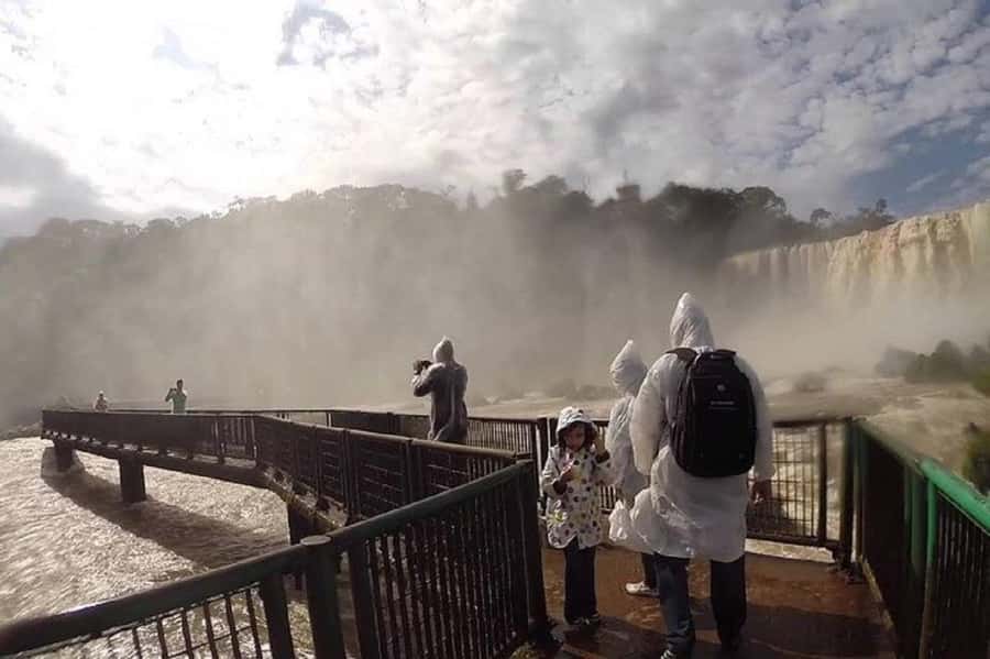 Iguazu Falls Argentinas Tour and Great Adventure Boat Tour - What the $195 price really covers