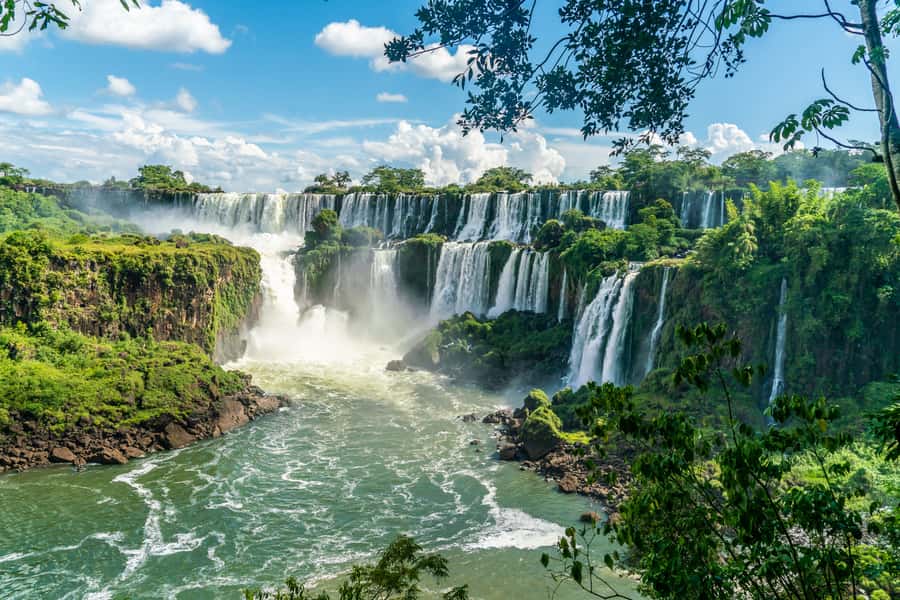 Iguazú Falls: The Natural Wonder of Argentina - Why the Argentine side feels so powerful