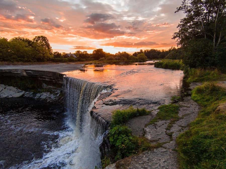 Iguazú Falls: The Natural Wonder of Argentina - How the three routes fit together