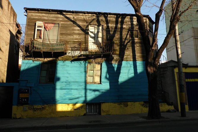 La Boca, a collective creation: Port, immigrants, arts and football - Football and the final walk to La Bombonera