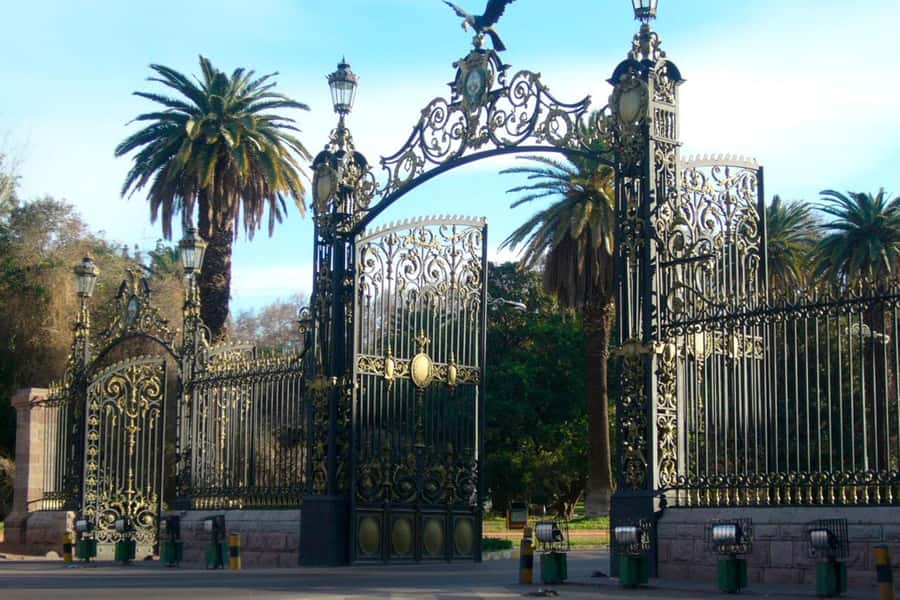 Mendoza: City tour with visit to General San Martin Park - Cerro de la Gloria and the General San Martín Monument