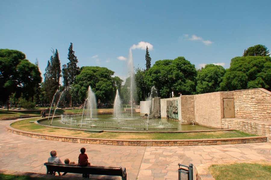 Mendoza: City tour with visit to General San Martin Park - Frank Romero Day Amphitheater and the Harvest Festival