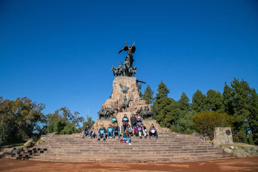 Mendoza: Half-Day Sightseeing Tour - Language, timing, and pickup details