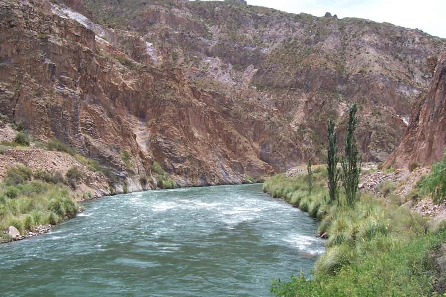 Mendoza: High Mountain Experience, a Tour through the Andes - Puente del Inca, a natural bridge with thermal springs