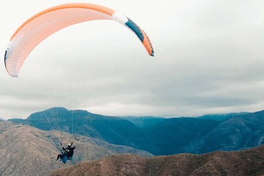 Mendoza: Paragliding Tandem Flight with Instructor - From downtown Mendoza to Cerro Arco