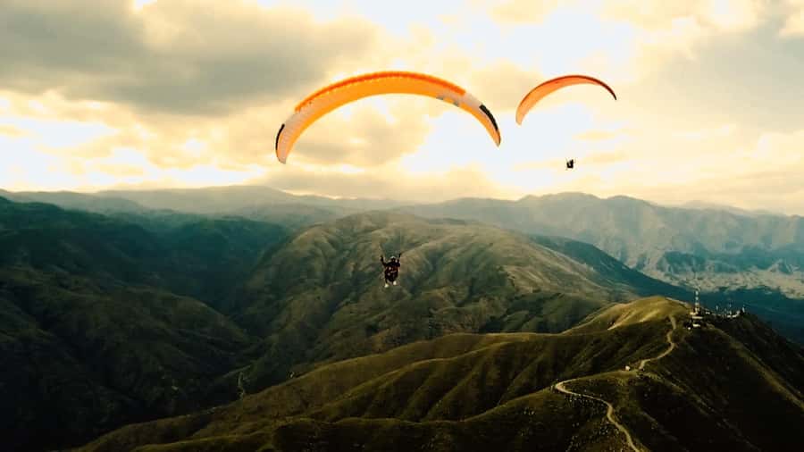 Mendoza: Paragliding Tandem Flight with Instructor - What the guides are like