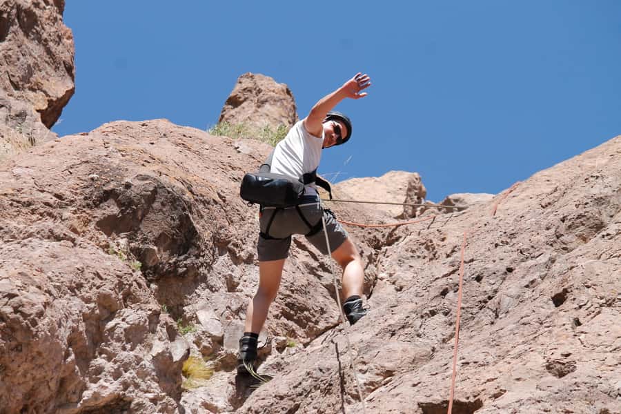 Mendoza: Trekking, Abseiling and Zipline - Getting ready for the 30-meter rappel