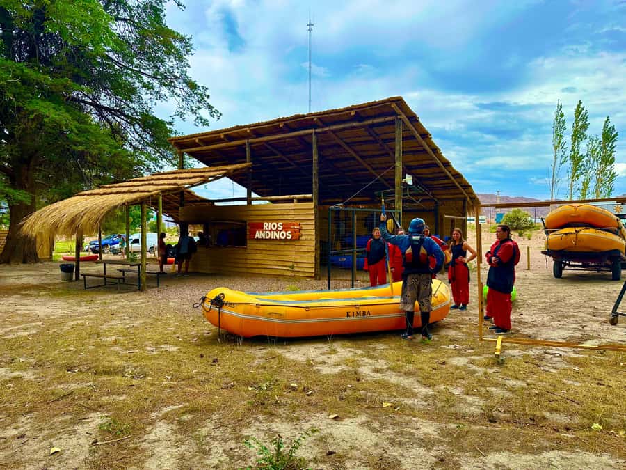 Mendoza: Trekking, Abseiling and Zipline - Lunch and downtime at the operations base