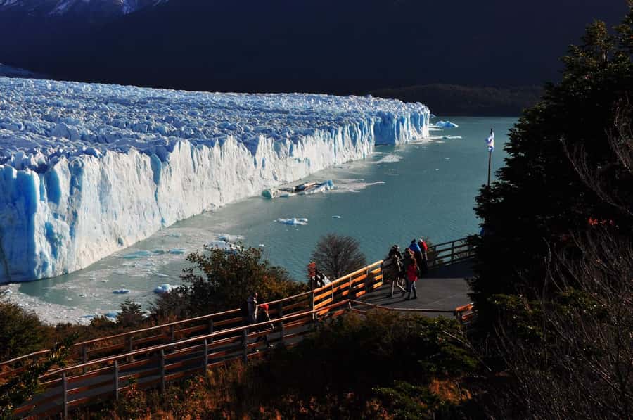 Moreno Glacier: Tour from El Calafate with tour guide, walkways, and boat ride - Why this Perito Moreno day trip works well
