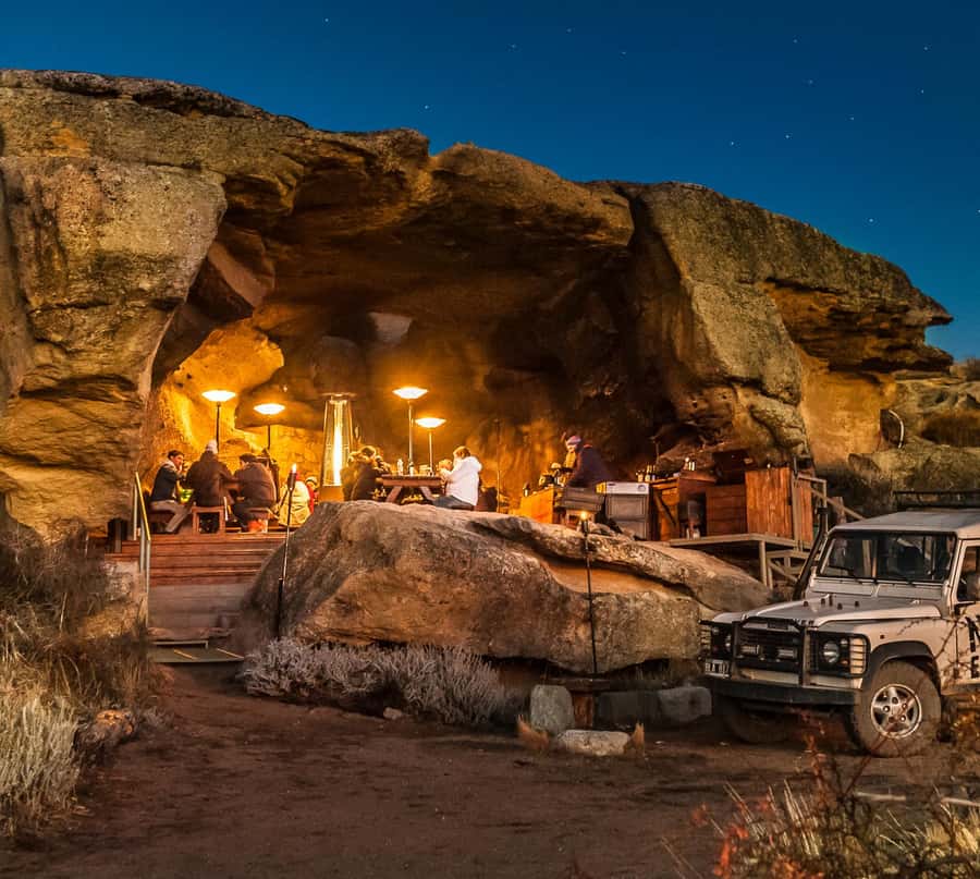 NATIVE EXPERIENCE - LAKES AND CAVERNS - Lunch in the Main Cave Beside the Lake