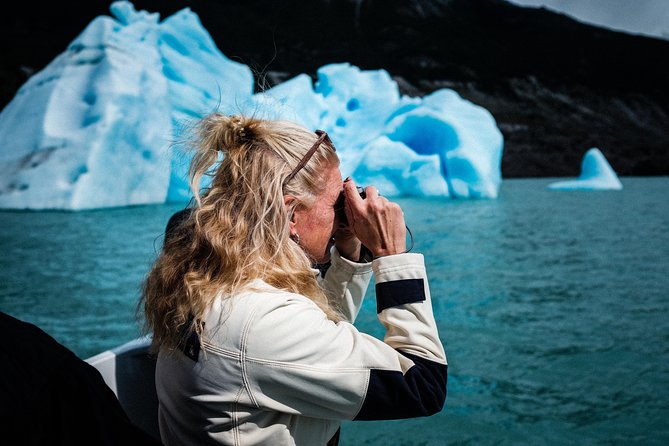 Navigation All glaciers - Boarding at Puerto Bandera for Lake Argentino