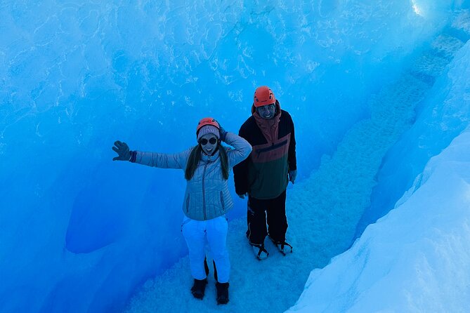 Perito Moreno Full Day Minitrekking with Transfer and Walkways - The 20-minute crossing on Lago Rico