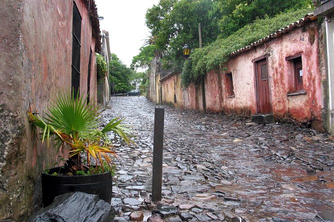 Premium Day Tour to Colonia del Sacramento - The lighthouse on the Río de la Plata