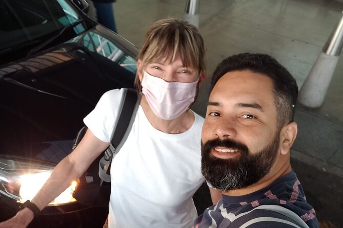 Private Airport Transfer In or Out: Aeroparque (AEP)–Buenos Aires - The airport meeting point and first few minutes