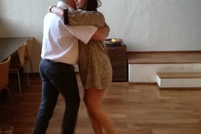 Private Argentine Cooking Class and Tango Lesson in Buenos Aires - The one-hour tango lesson
