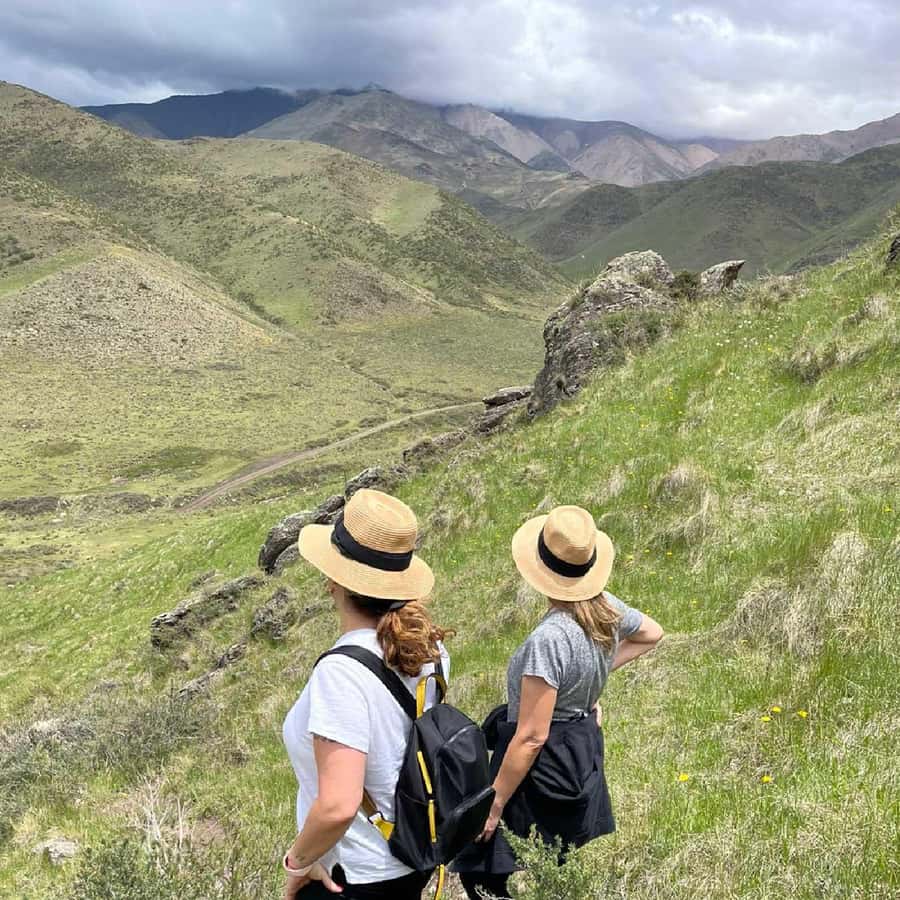 Private Experience: Horseback Riding and BBQ in the Mountain - Estancia La Carrera - Coffee, tea, and a family welcome