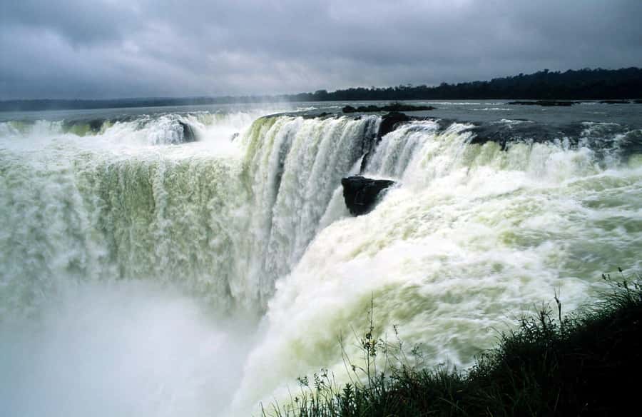 Puerto Iguazu: Argentine Falls & Great Adventure Boat - Why this combination works at Iguazu Falls