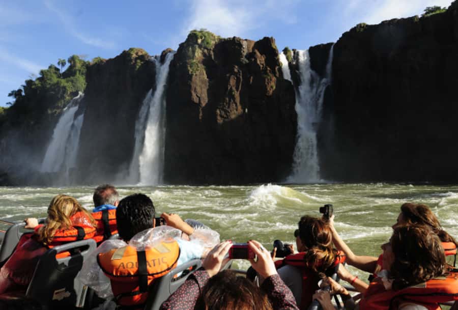 Puerto Iguazu: Argentine Falls & Great Adventure Boat - Who should book this day?