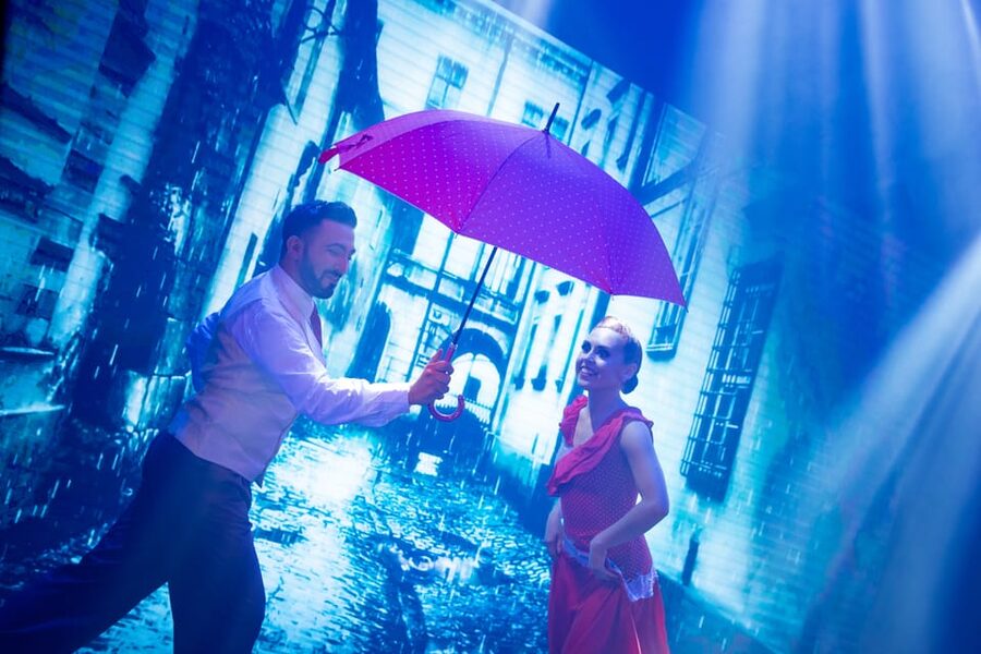 Puerto Iguazu Madero Tango Show - Twenty-five dancers and a full stage production
