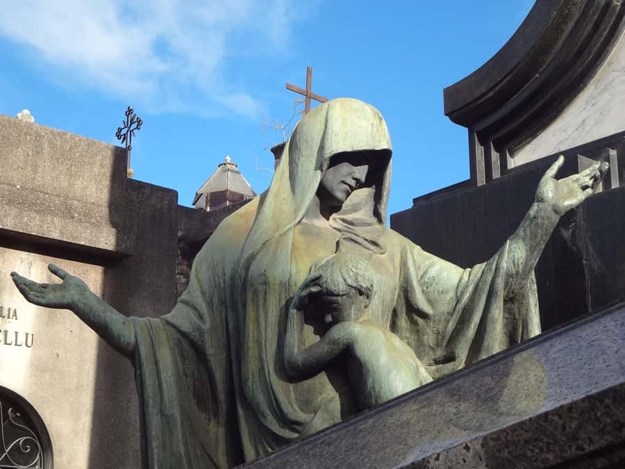 Recoleta & Cemetery for curious people - Edificio Kavanagh and the Torre Monumental