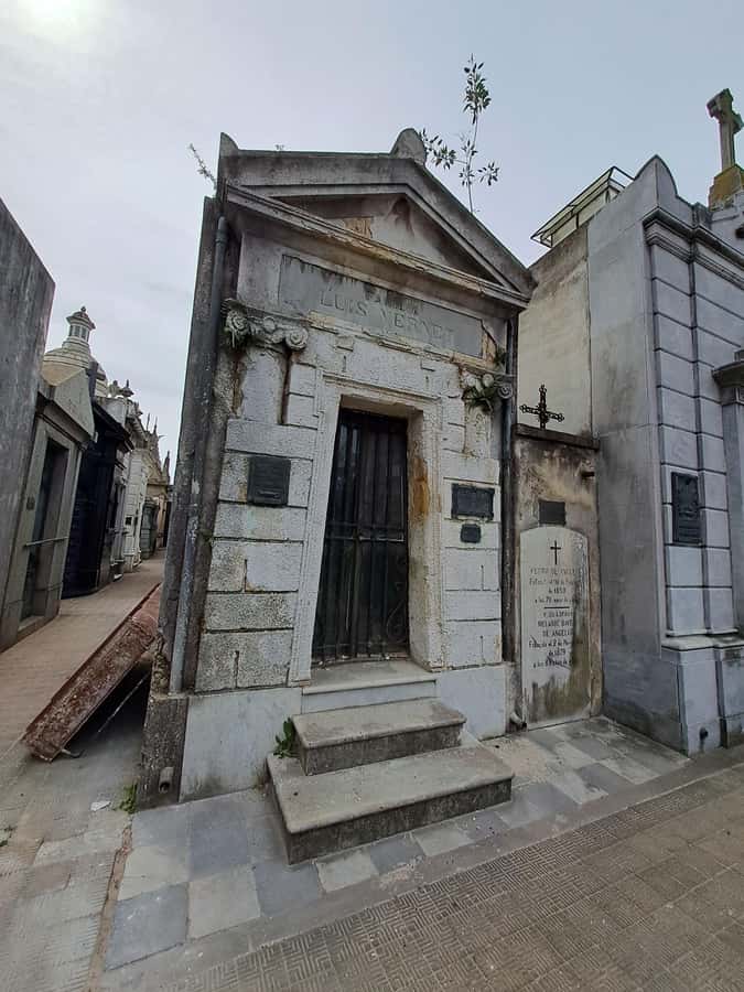 Recoleta & Cemetery for curious people - Who gets the best value for $34