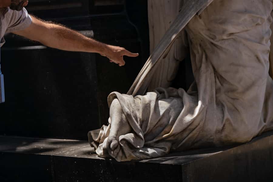 Recoleta Cemetery - Small Group Tour of History & Secrets - How the Guide Shapes the Experience