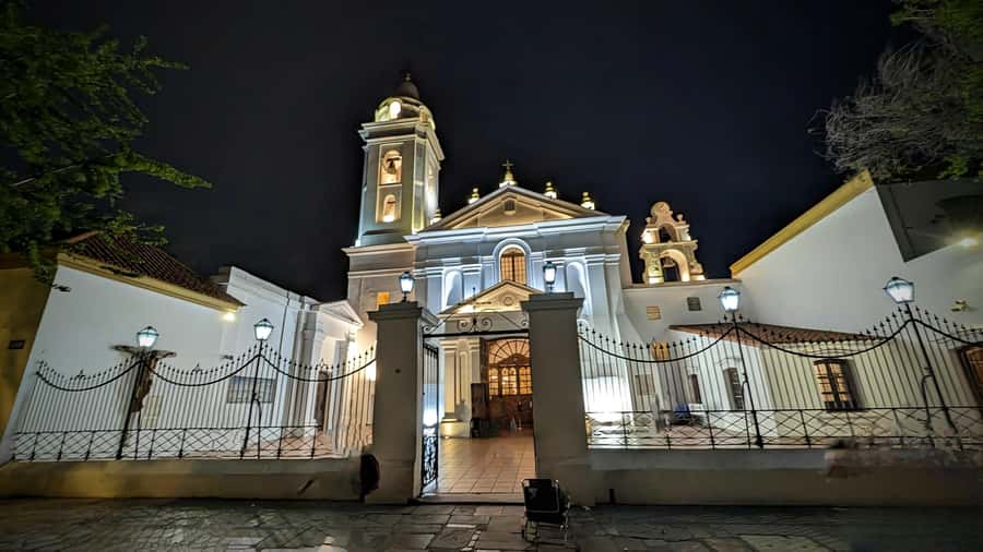 Recoleta Walking Tour and Live Jazz Show - Avenida Alvear and French-style Buenos Aires