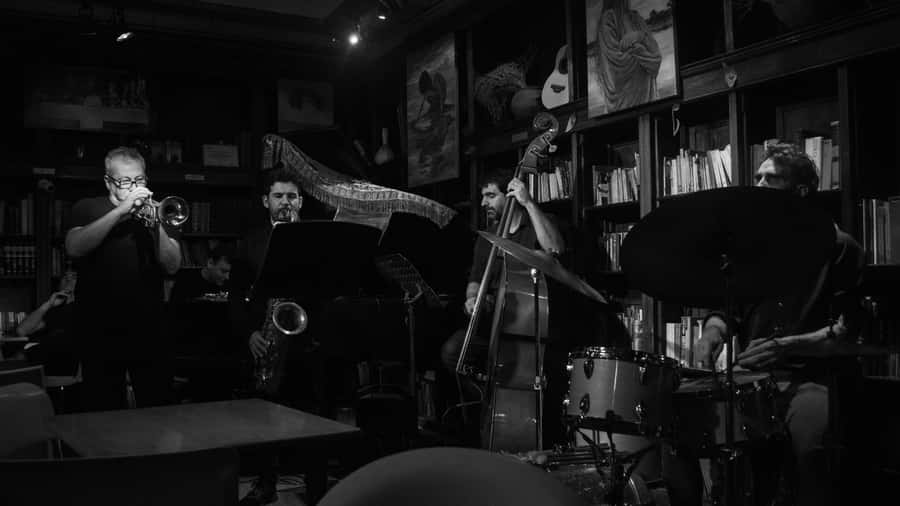 Recoleta Walking Tour and Live Jazz Show - Embassies, Arroyo, and a change of scale