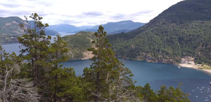 San Martin de los Andes along the Route of the 7 Lakes - The seven lakes: Correntoso to Machónico