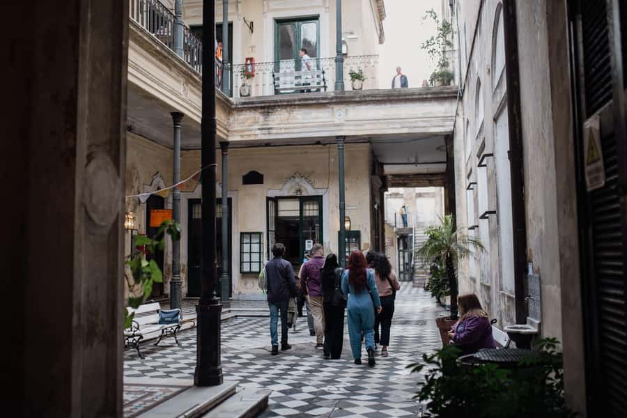San Telmo: Historical Guided Tour with Street Food & Drinks - The Guides Make the Difference