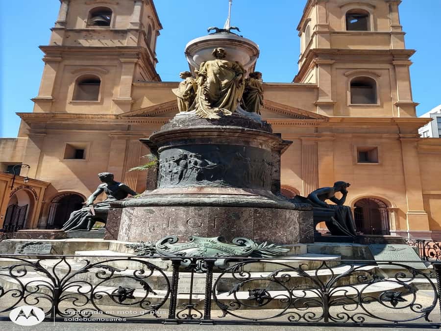 San Telmo Private Guided amazing Walking Tour - Paseo de La Historieta and modern street culture