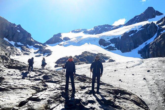 Small group Trekking to Vinciguerra Glacier and Témpanos Lagoon - A simple pickup and a useful equipment check