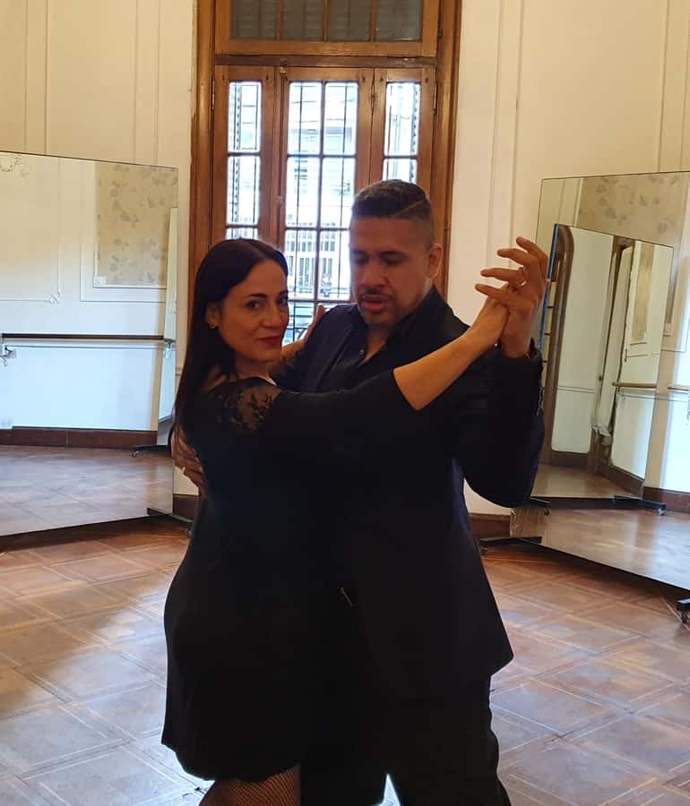 Tango Lesson in Buenos Aires with professional dancers - Entering an old Buenos Aires tango school