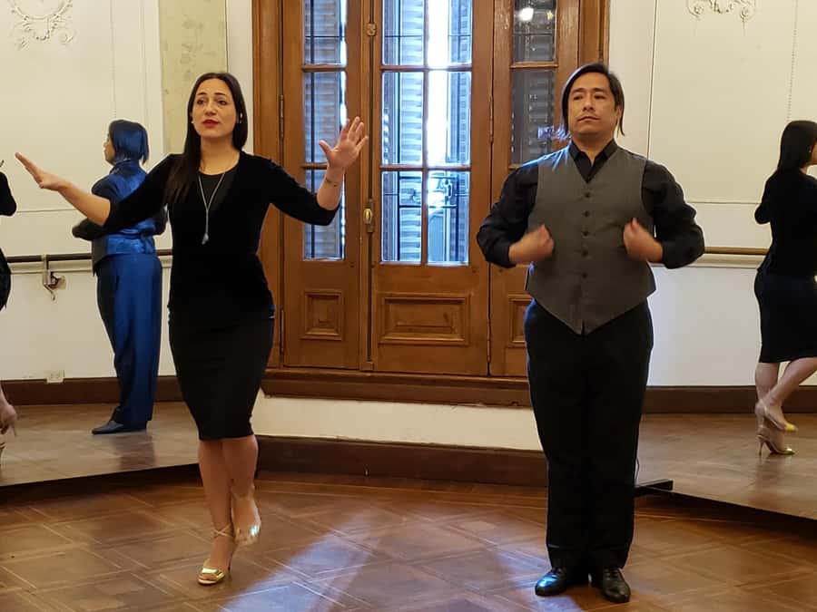 Tango Lesson in Buenos Aires with professional dancers - Learning the embrace before the steps