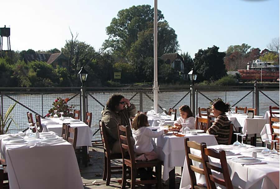 Tigre with Lunch overlooking the River and Navigation - Paseo Victorica and the Tigre Art Museum gardens