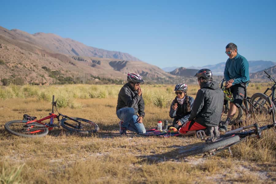 Tilcara: 2 hours cycling tour trough the rural area - Colorful hills, farms, and local stories