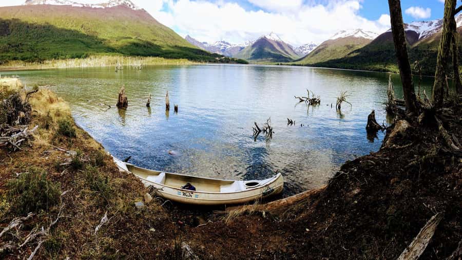 Ushuaia 4WD Off-Road Adventure: Hidden Lakes & Argentine BBQ - Who should book this experience?