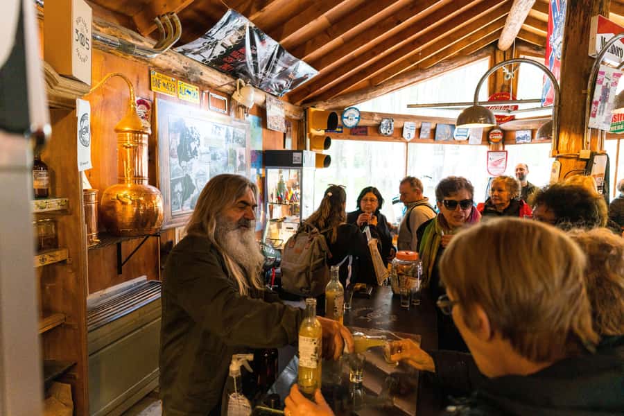 Ushuaia: Escondido & Fagnano Lakes Tour AM - Coffee and Stories at the Historic Country House