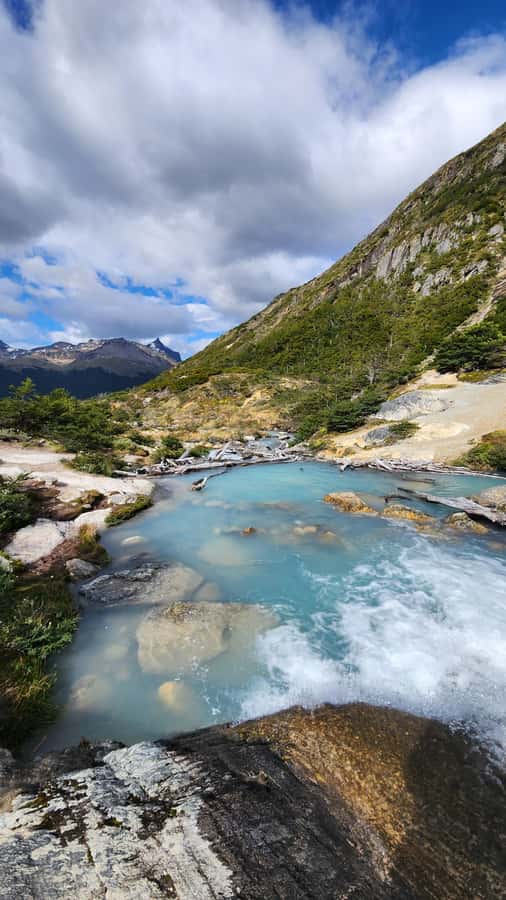 Ushuaia: Laguna Esmeralda Guided Trek with Box Lunch - How demanding is the five-hour outing?
