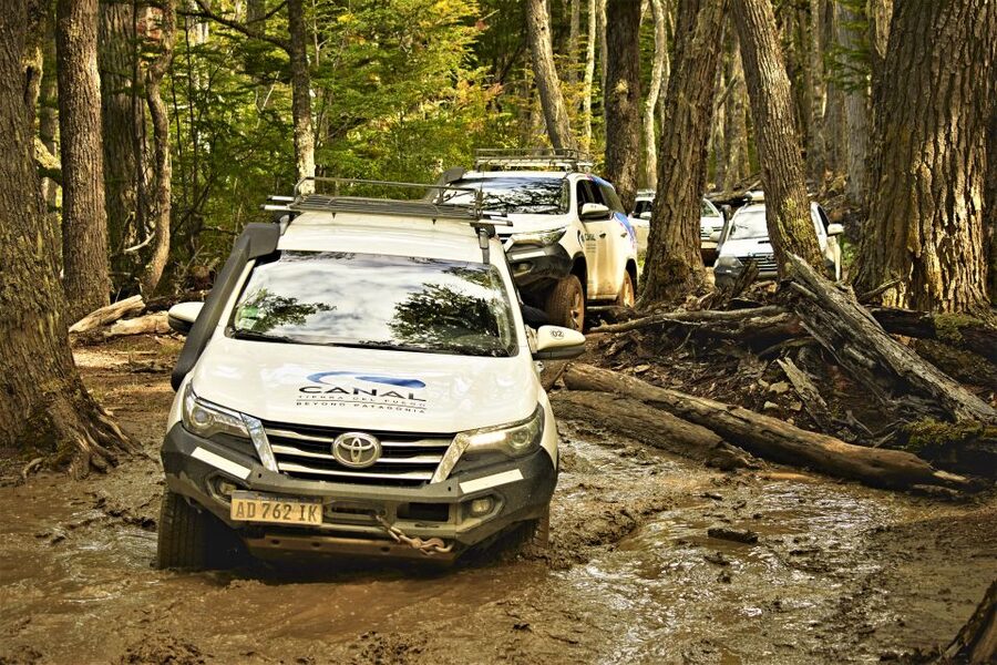 Ushuaia: Off-Road 4X4 Lakes Tour - The rough road to Lake Fagnano