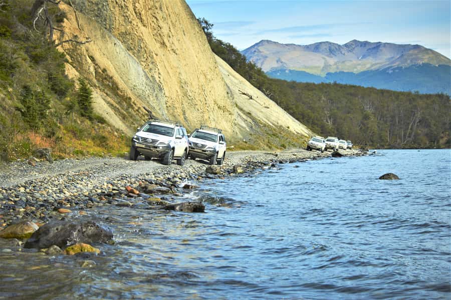 Ushuaia: Off-Road 4X4 Lakes Tour - Leaving Ushuaia and crossing the Andes
