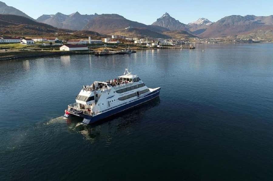 Ushuaia: Sailing Beagle Channel to the Penguin Colony - What the six hours feel like