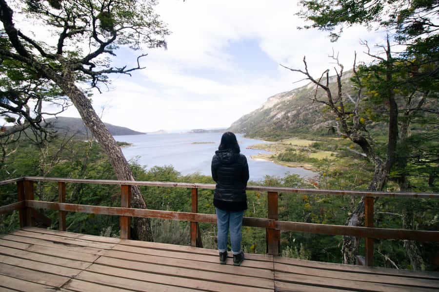 Ushuaia: Tierra del Fuego National Park - Acigami Lake, a border divided by water