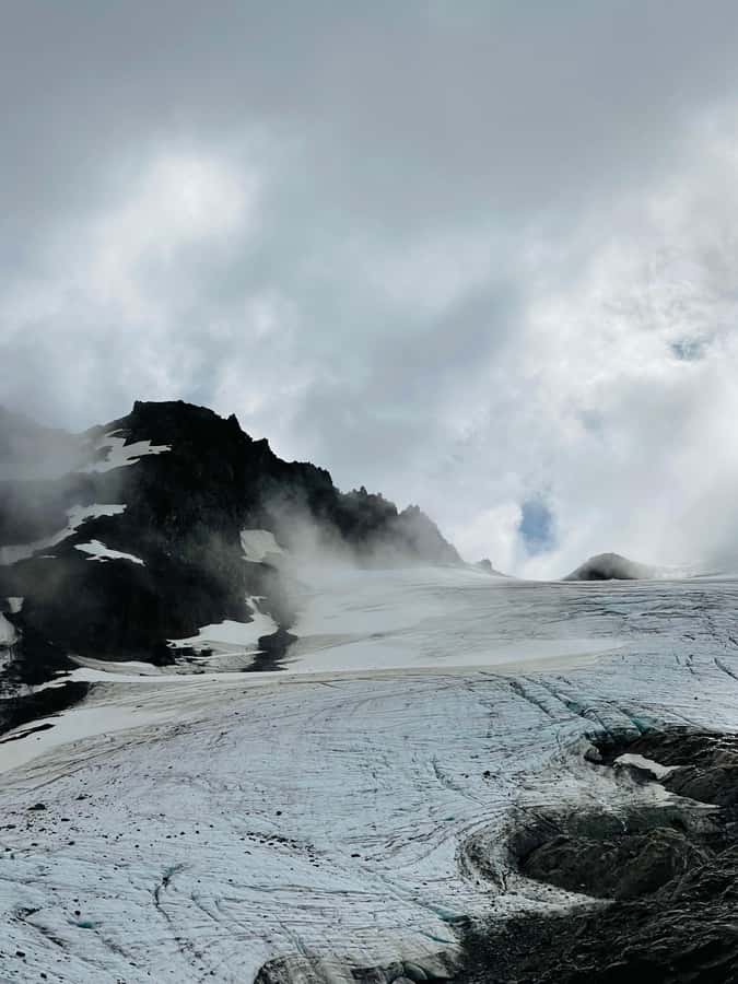 USHUAIA: TREKKING IN LAGUNA DE LOS TÉMPANOS AND VINCIGUERRA GLACIER - Lunch beside the ice
